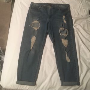 Distressed ankle light wash jeans